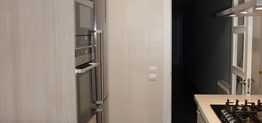 Cocina Estilo contemporaneo Color beige, blanco, gris  diseñado por SAF ARQUITECTURA | Arquitecto | Copyright Gemma Sala Llorens