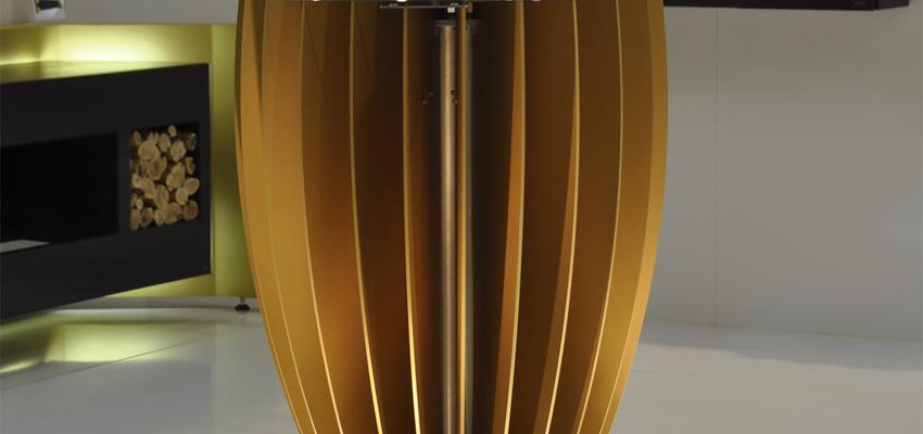 Salon Estilo vanguardista Color beige, negro, plateado, bronce  diseñado por Montse | Decorador 