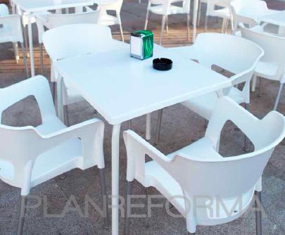 Terraza Estilo moderno Color blanco, gris  diseñado por Montse | Decorador 
