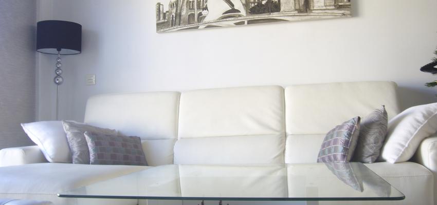 Salon Estilo contemporaneo Color blanco, gris, negro  diseñado por Montse | Decorador | Copyright Foto realizada por Studeco Decoración