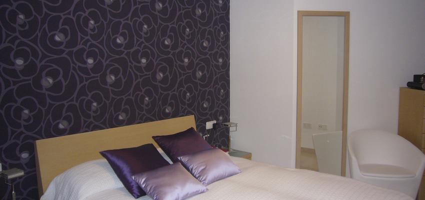 Dormitorio Estilo kitsch Color azul, violeta, marron, blanco  diseñado por Montse | Decorador | Copyright Foto realizada por Studeco Decoración