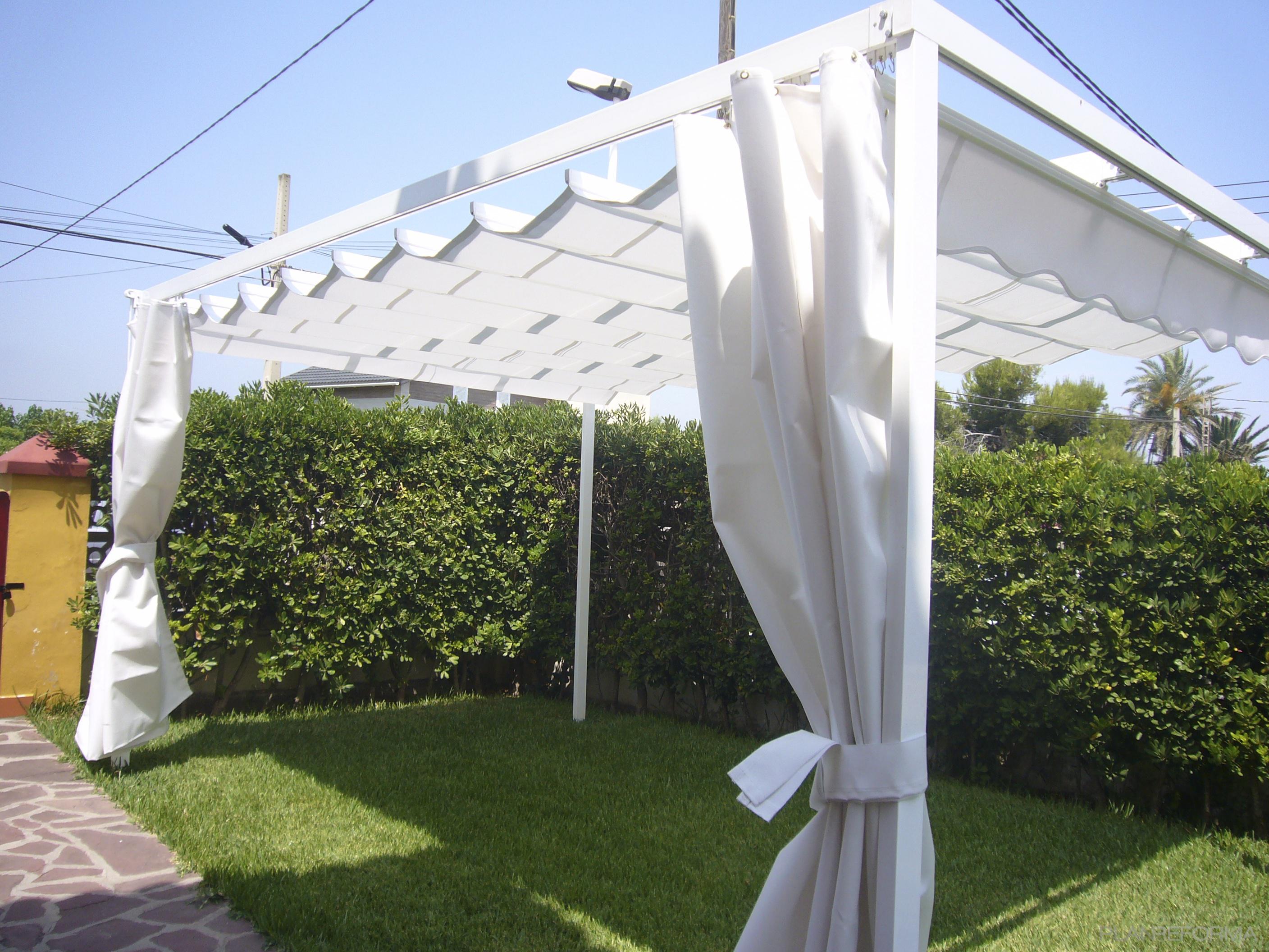 Porche, Exterior, Jardin Estilo contemporaneo Color verde, blanco  diseñado por Montse | Decorador | Copyright Foto realizada por Studeco Decoración