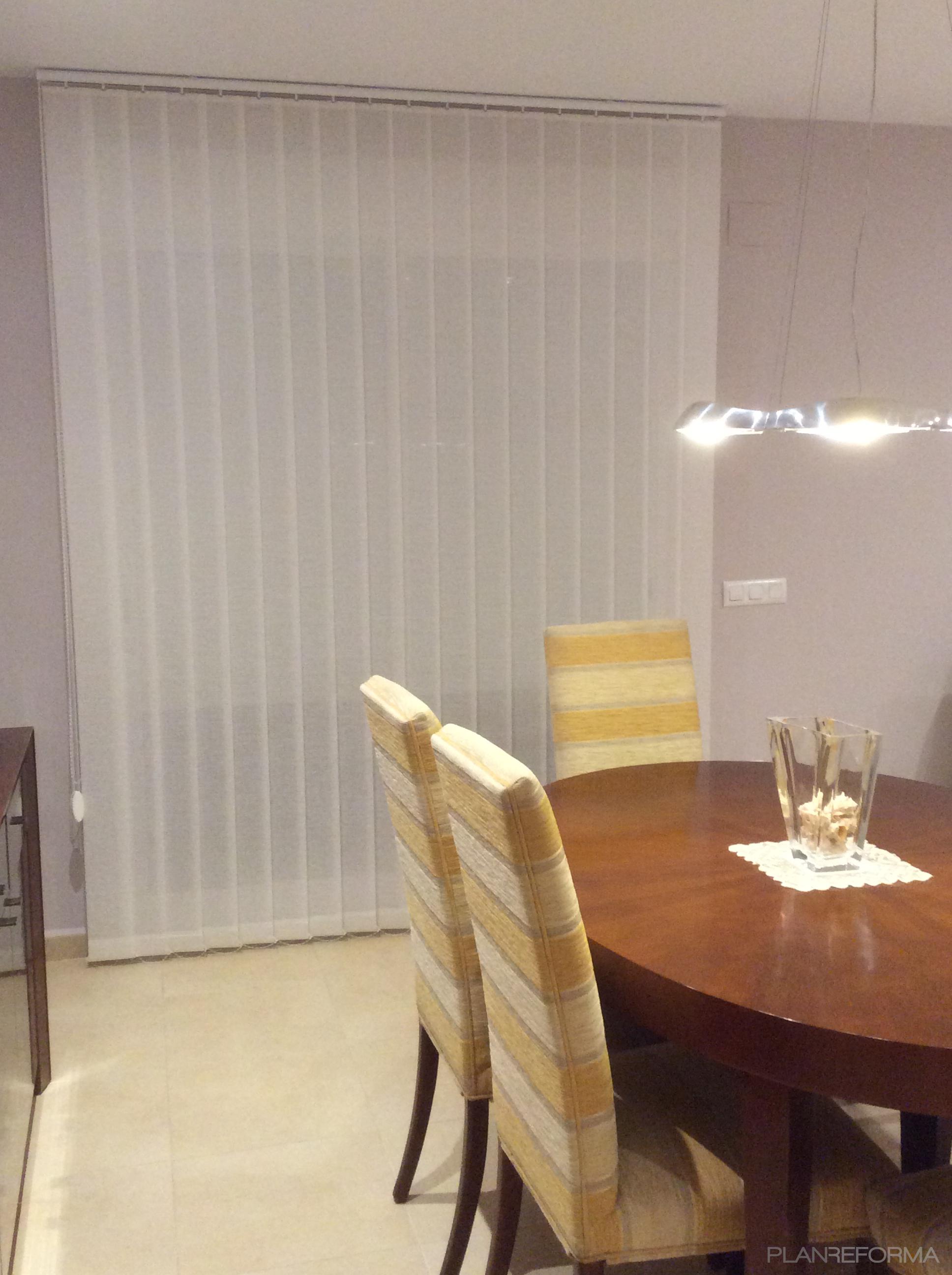 Comedor Estilo clasico Color amarillo, beige, marron, marron  diseñado por Montse | Decorador | Copyright Foto realizada por Studeco Decoración