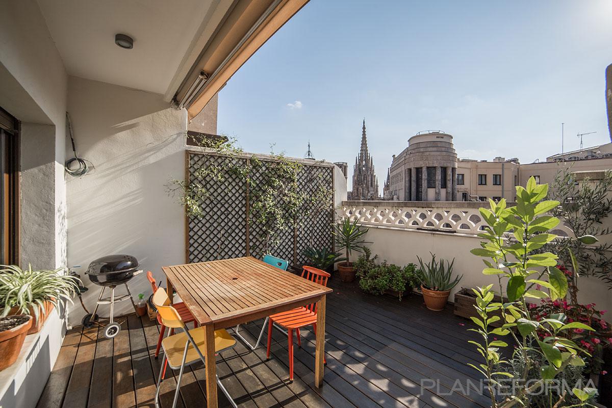 Terraza Estilo vintage Color rojo, ocre, turquesa  diseñado por MADE | Arquitecto | Copyright MADE