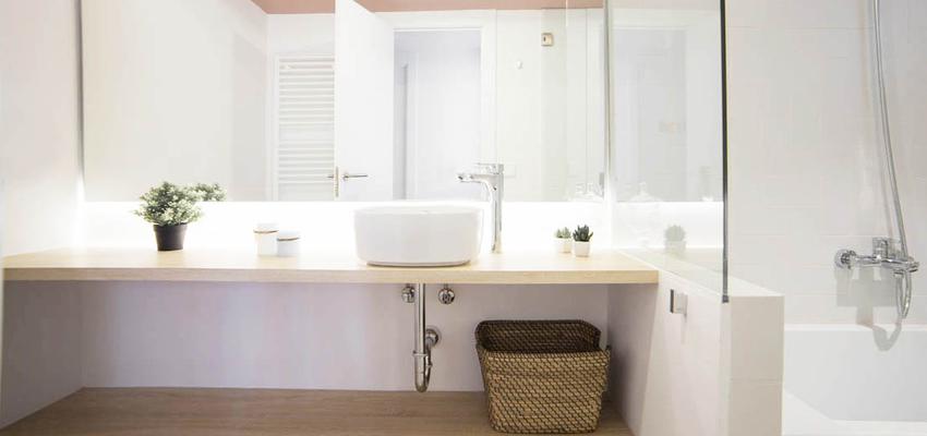 Baño Estilo contemporaneo Color rosa, beige, blanco  diseñado por MADE | Arquitecto | Copyright MADE