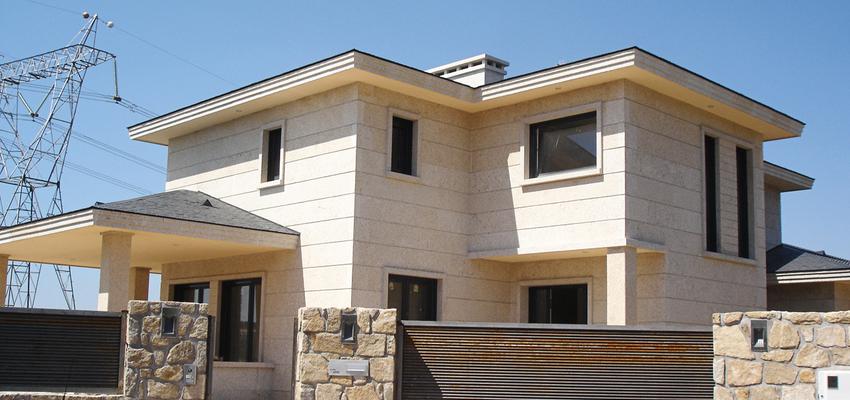 Terraza, Porche, Exterior Estilo clasico Color beige  diseñado por SANTAFE ARQUITECTOS | Arquitecto 