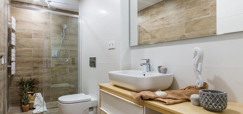 Baño Estilo moderno Color azul cielo  diseñado por Batrohaus | Gremio 