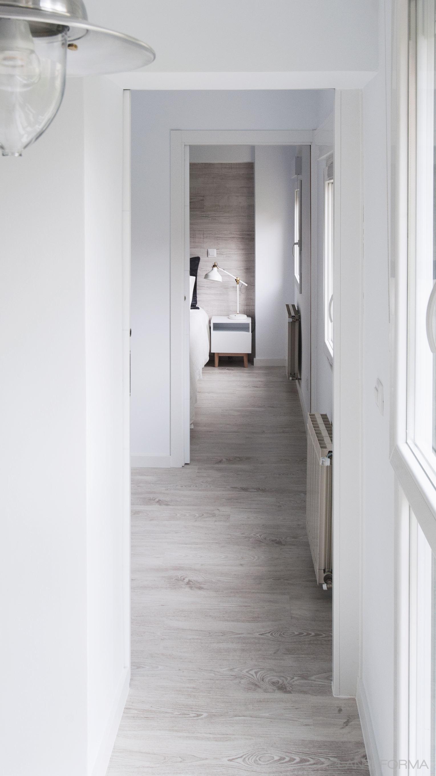 Dormitorio, Pasillo, Galería Estilo tradicional Color beige, blanco, gris  diseñado por LOTO archilab | Arquitecto 