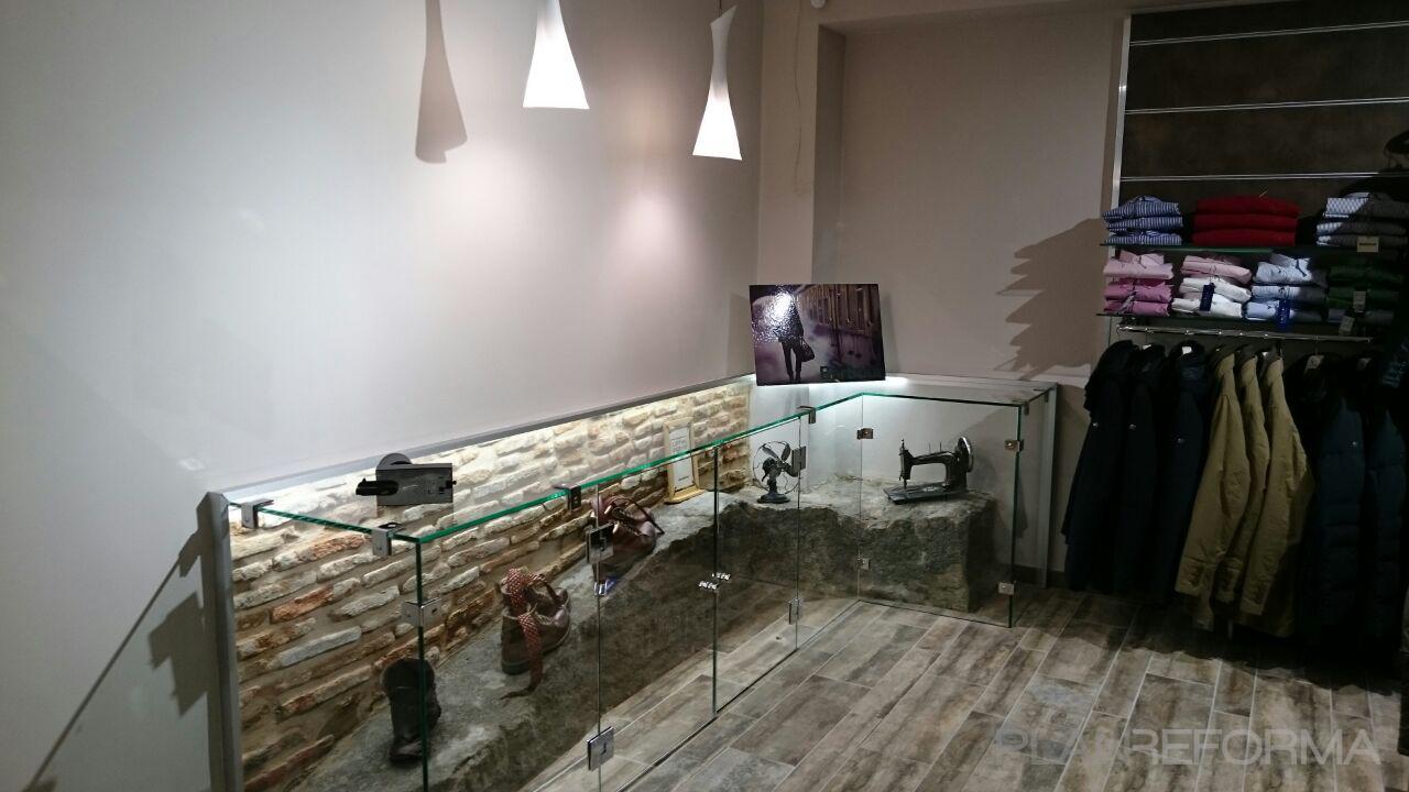 Tienda style eclectico color beige, marron, blanco  diseñado por MACOR | Arquitecto | Copyright Sara Mate