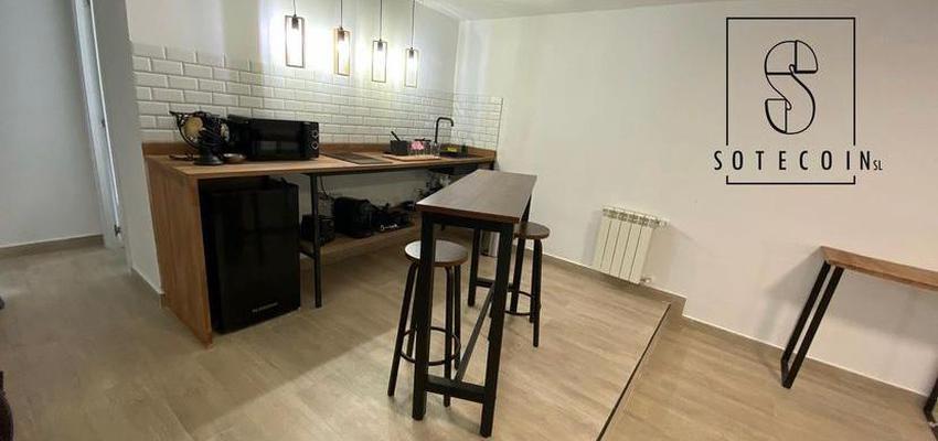 Cocina, Bodega Estilo contemporaneo Color marron, plateado  diseñado por SOTECOIN  SL | Reformista, constructor | Copyright soy el propietario