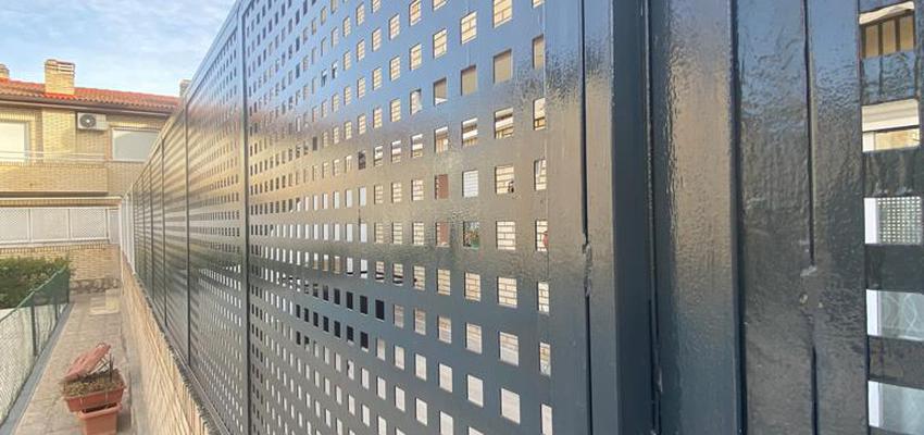 Exterior Estilo contemporaneo Color beige, gris, gris  diseñado por SOTECOIN  SL | Reformista, constructor | Copyright soy el propietario