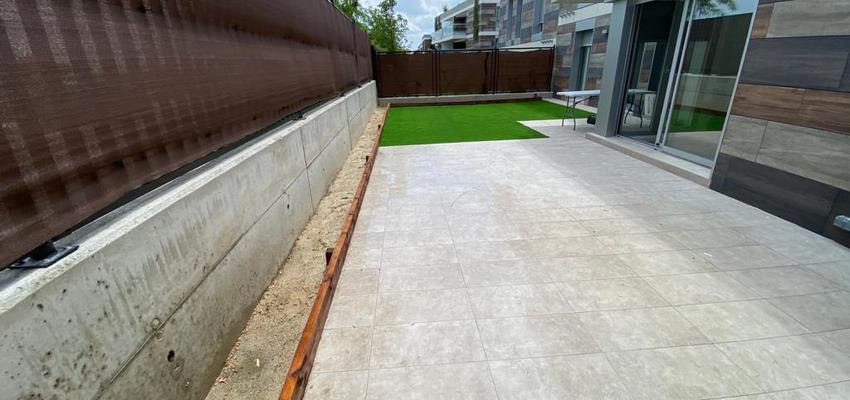 Exterior, Galería, Jardin Estilo moderno Color verde, gris, gris  diseñado por SOTECOIN  SL | Reformista, constructor | Copyright soy el propietario