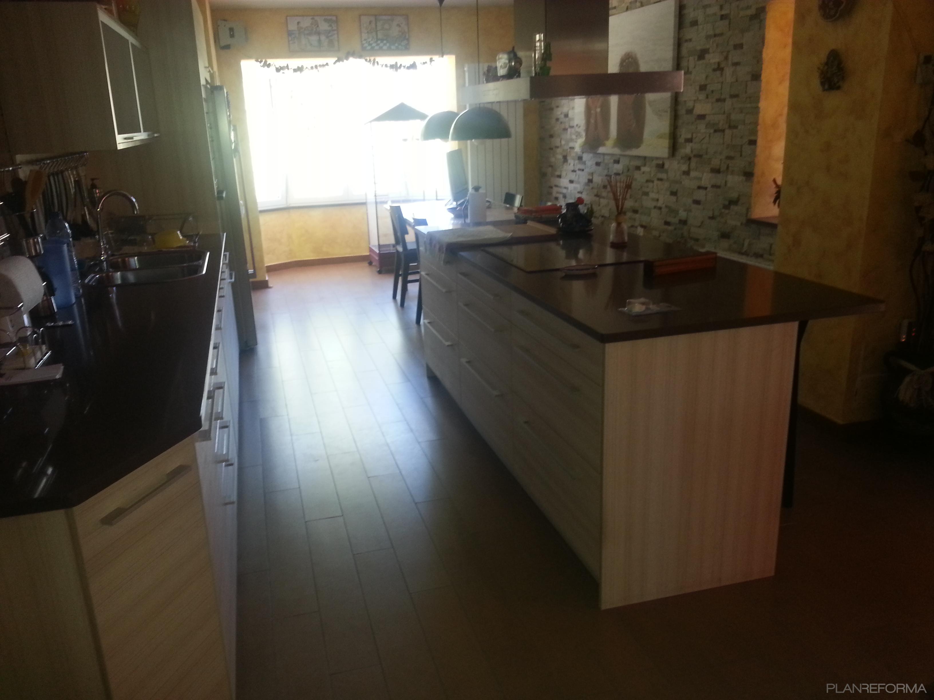 Cocina Estilo rustico Color ocre, bronce  diseñado por BARCELONESA PROYECTOS | Gremio | Copyright si