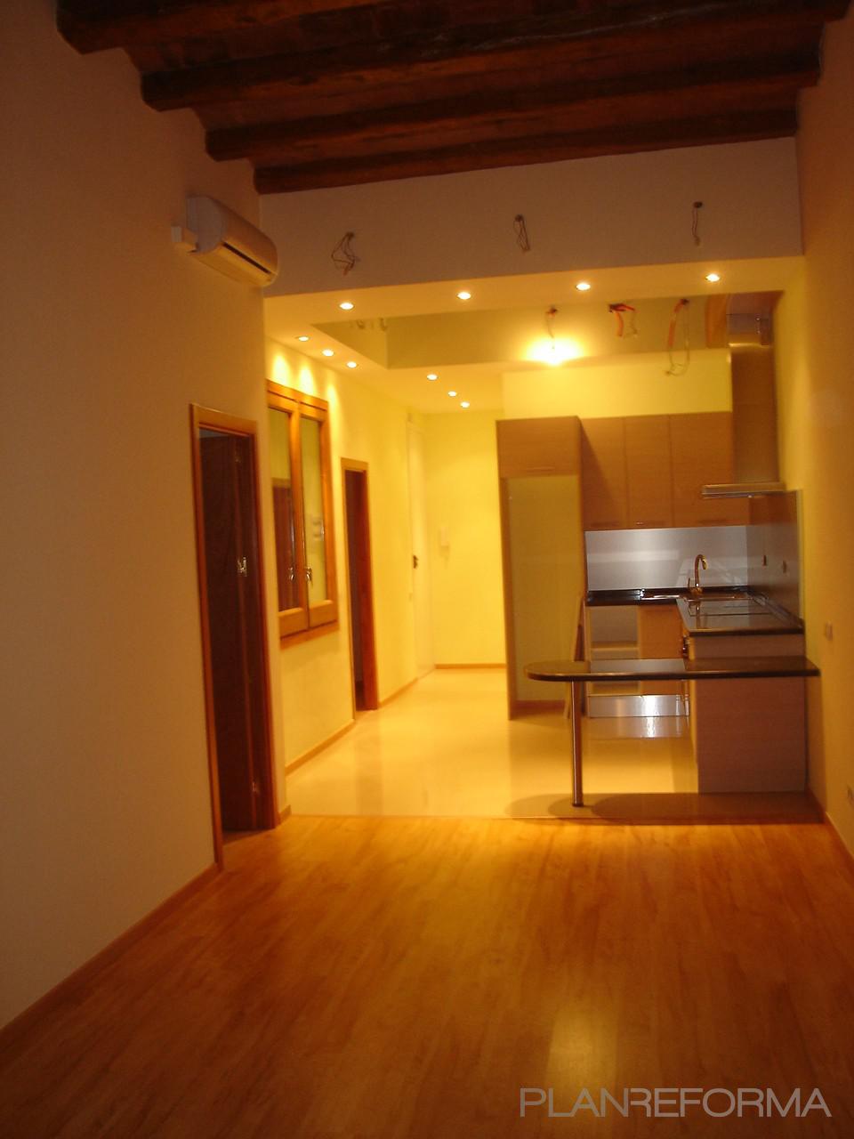 Loft Estilo tradicional Color marron, gris, bronce  diseñado por BARCELONESA PROYECTOS | Gremio | Copyright nuestras obras