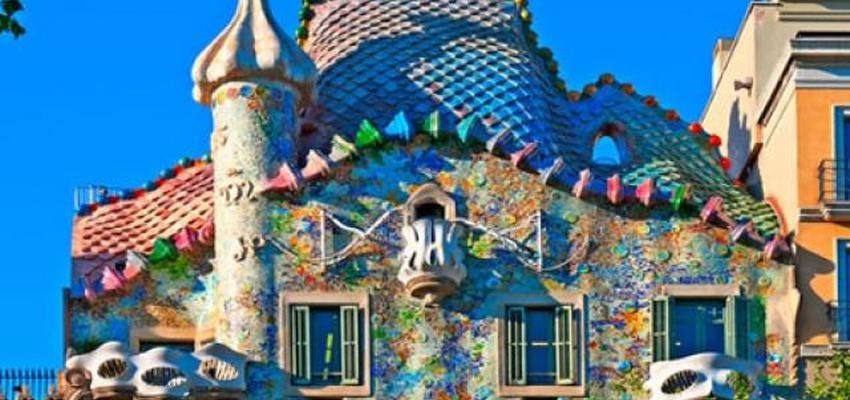 Exterior Estilo moderno Color ocre, azul oscuro, rosa  diseñado por Albañilería Placaform | Gremio 