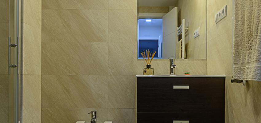 Baño Estilo contemporaneo Color turquesa  diseñado por Áurea Espacios | Interiorista | Copyright Áurea Espacios