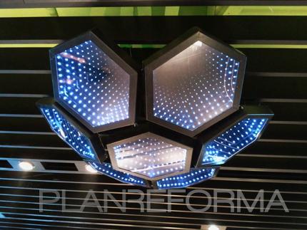 Salon style moderno color azul cielo, azul, negro  diseñado por alex montiel | Decorador 