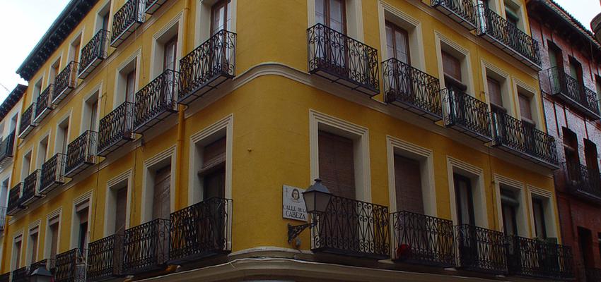 Exterior Estilo clasico Color ocre, marron  diseñado por URCO REHABILITACIONES Y REFORMAS | Arquitecto Técnico 
