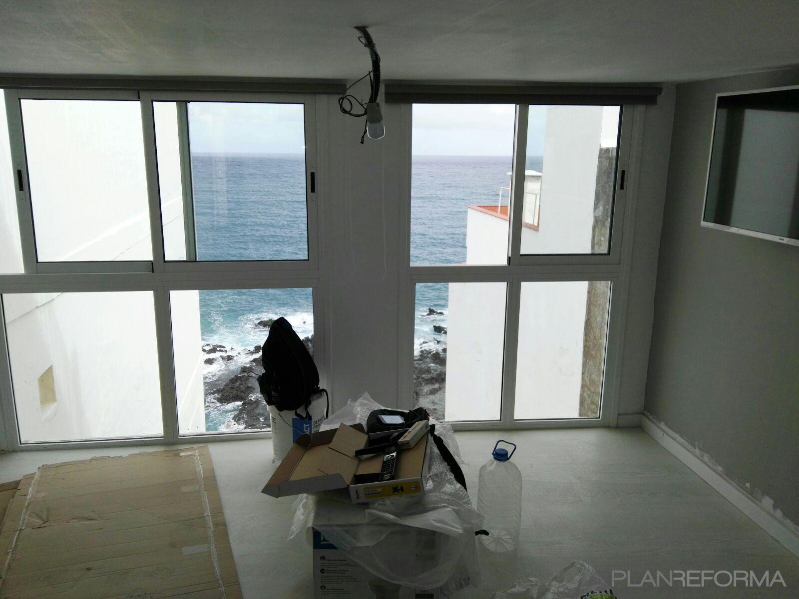 Loft Estilo moderno Color rojo  diseñado por Brycsa | Gremio | Copyright ATICO , CALLE LA HOYA, PUERTO DE LA CRUZ