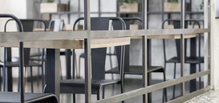 Bodega, Cafeteria, Bar Estilo vanguardista Color gris, gris, negro  diseñado por Víctor Riquelme | Arquitecto | Copyright RESTAURANTE TINTAPA FUENLABRADA by 022estudio