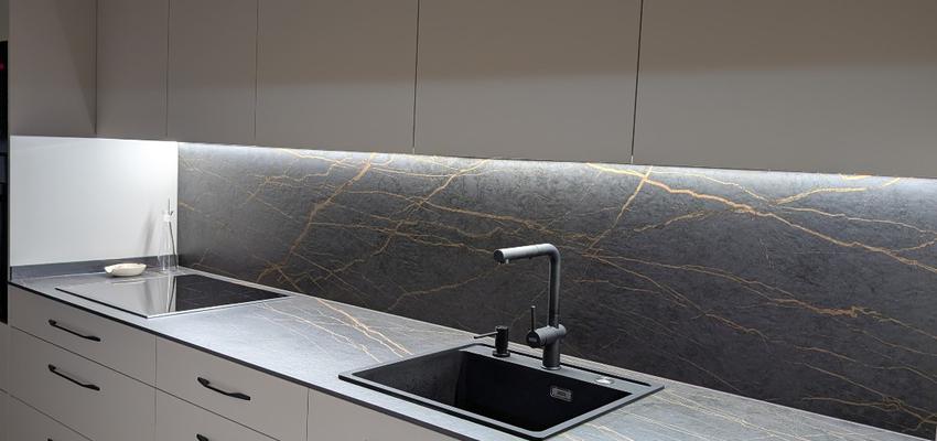 Cocina Estilo moderno Color verde claro, negro  diseñado por Encimeria | Reformista, constructor 