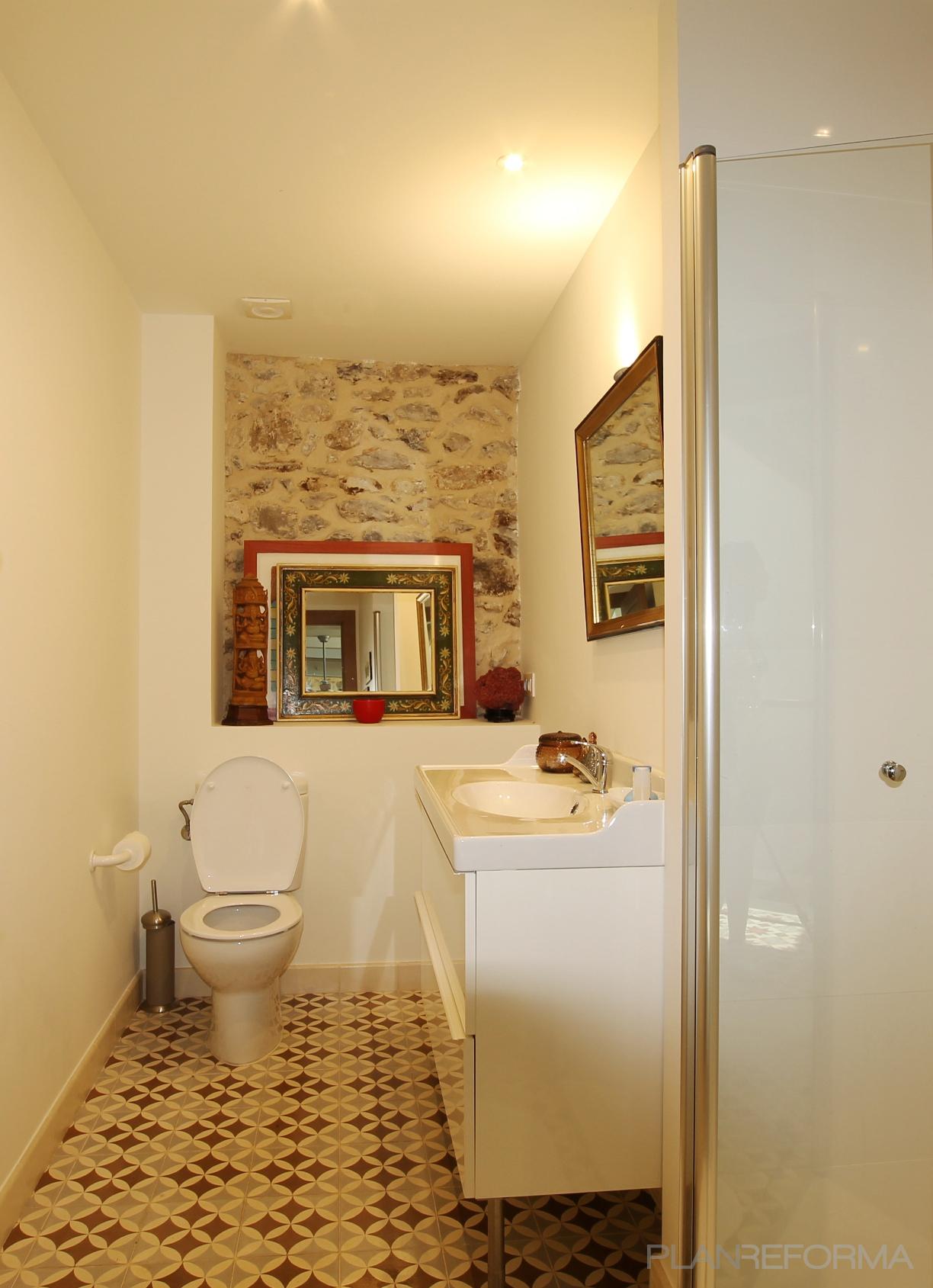 Baño Estilo rustico Color rojo, marron, marron  diseñado por BR&C arquitectos | Arquitecto 