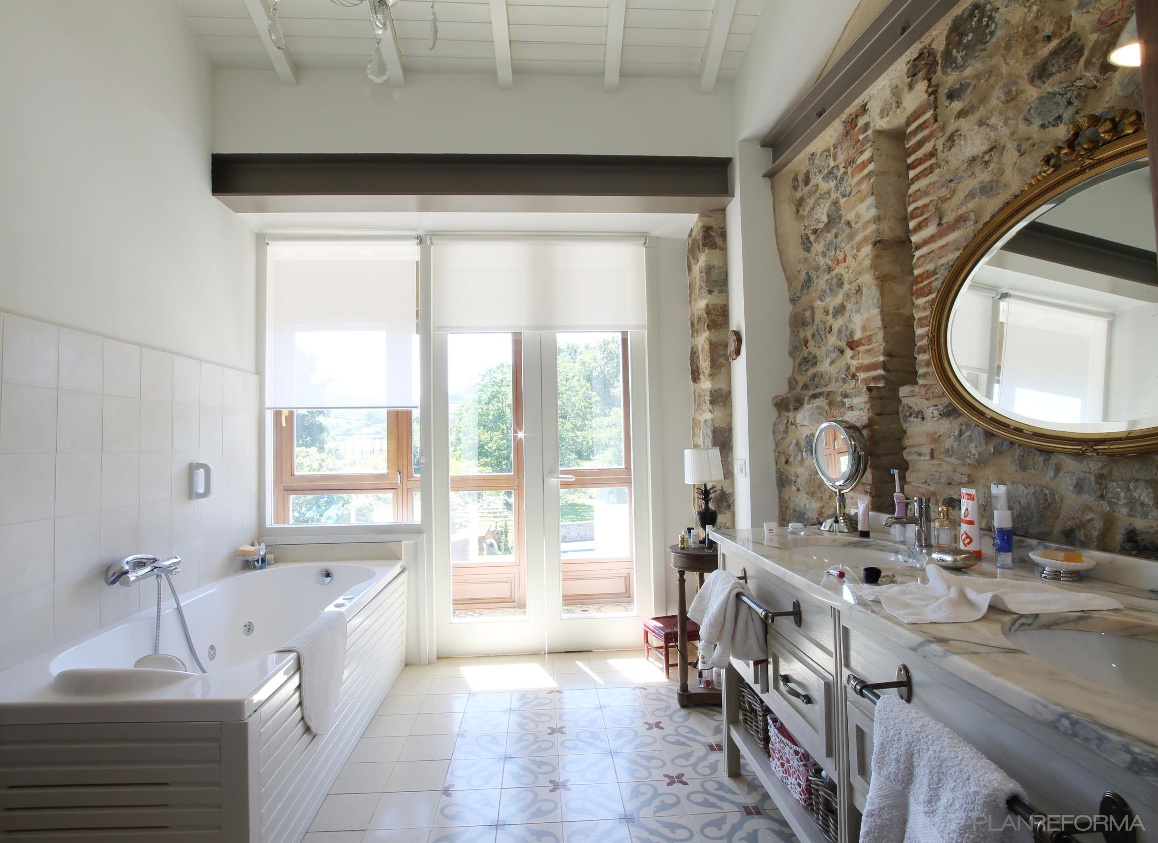 Baño Estilo rustico Color marron, marron, blanco  diseñado por BR&C arquitectos | Arquitecto 