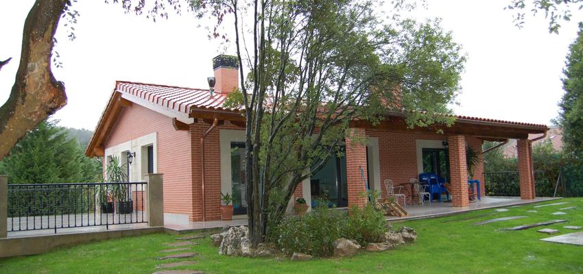 Porche, Jardin Estilo clasico Color rojo, blanco, bronce  diseñado por BR&C arquitectos | Arquitecto 