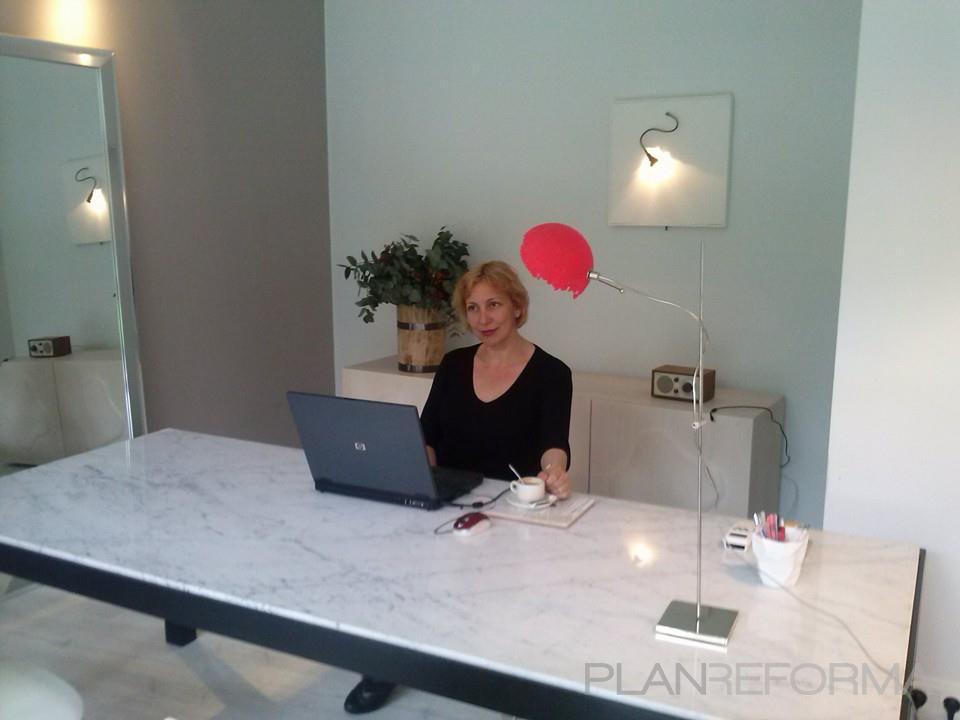 Estudio style contemporaneo color rojo, beige, gris  diseñado por esther alduntzin | Interiorista | Copyright esther alduntzin