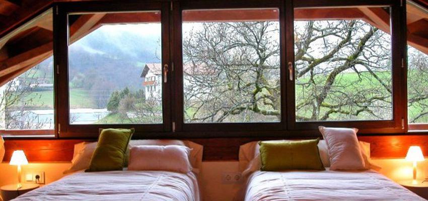 Dormitorio style contemporaneo color marron, marron, blanco  diseñado por esther alduntzin | Interiorista | Copyright esther alduntzin