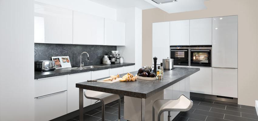 Cocina Estilo moderno Color gris, negro, plateado  diseñado por REFORM-SANS PROJECTS S.L | Gremio 
