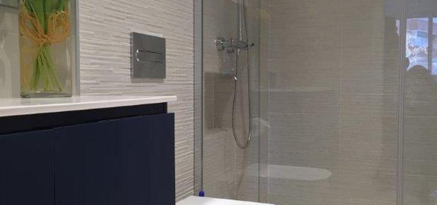 Baño Estilo moderno Color negro, plateado, bronce  diseñado por REFORM-SANS PROJECTS S.L | Gremio 