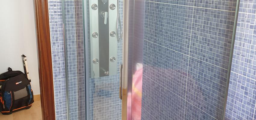 Baño Estilo moderno Color azul cielo  diseñado por Alfredo Karam Ascanio | Gremio | Copyright Doble K Construcciones