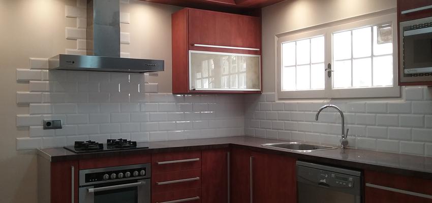 Cocina Estilo contemporaneo Color marron, beige, blanco  diseñado por INTEGRALIUM | Gremio 