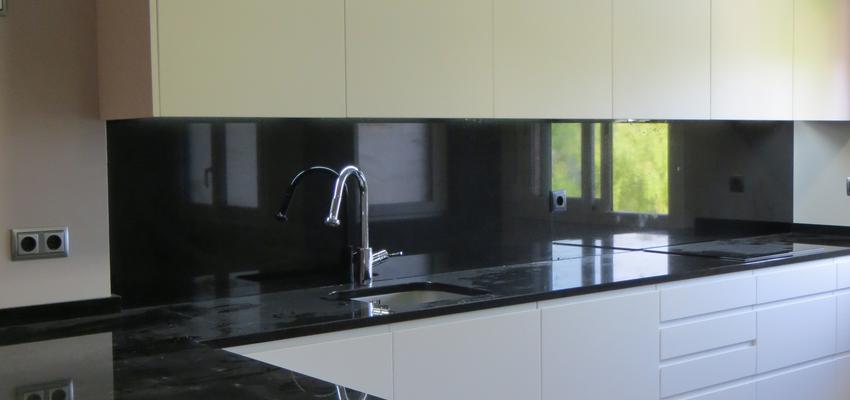 Cocina style contemporaneo color beige, gris, gris, plateado  diseñado por olgam | Gremio 