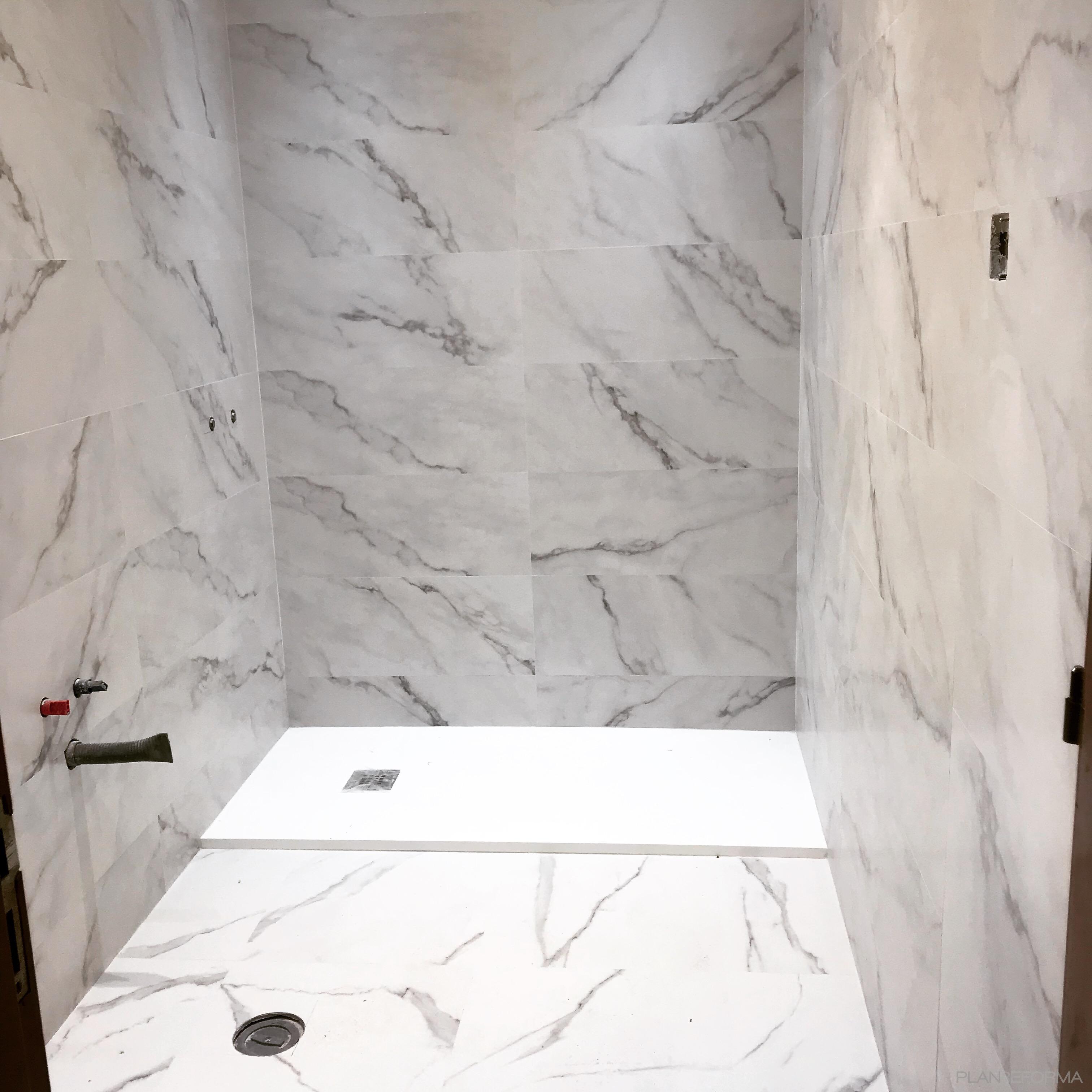 Baño Estilo moderno Color gris, plateado