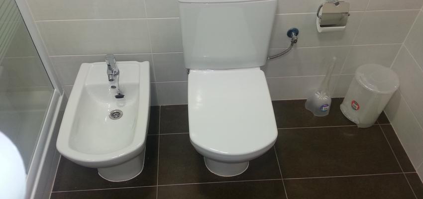 Baño Estilo clasico Color azul oscuro  diseñado por CONSTRUCCIONES REFORMAS GALICIA | Gremio 