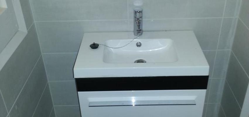 Baño Estilo clasico Color azul oscuro  diseñado por CONSTRUCCIONES REFORMAS GALICIA | Gremio 