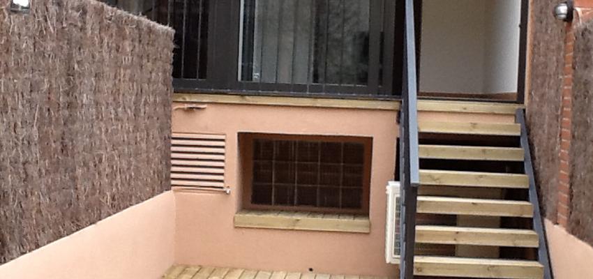 Terraza Estilo clasico Color azul oscuro  diseñado por CONSTRUCCIONES REFORMAS GALICIA | Gremio 