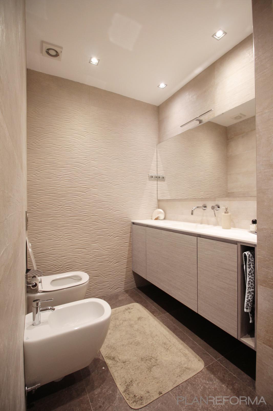 Baño Estilo moderno Color beige, beige, marron  diseñado por Xabier | Gremio | Copyright Xabier