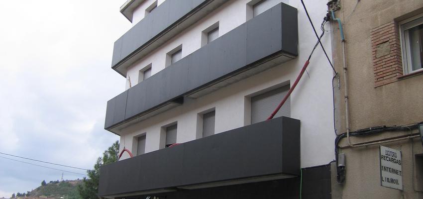 Exterior style tradicional color blanco, gris, gris  diseñado por Raul Sanchez Moix | Arquitecto 