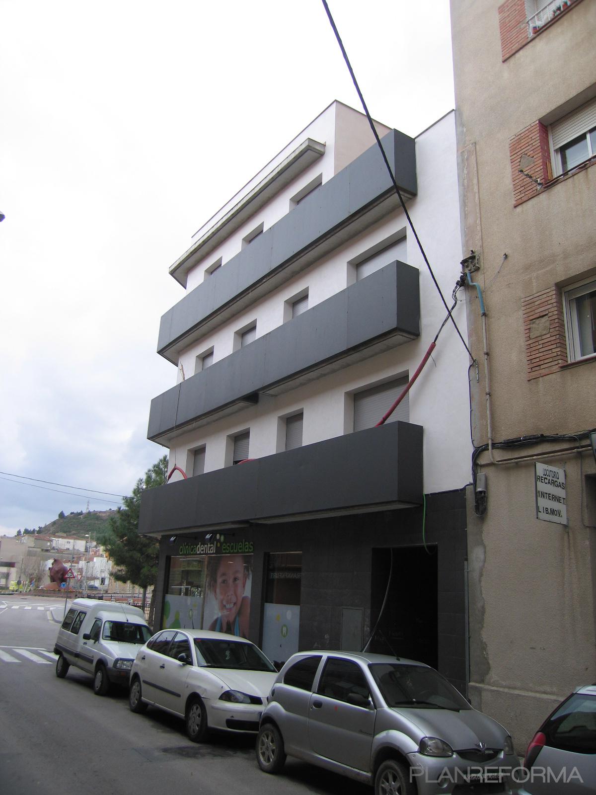 Exterior style tradicional color blanco, gris, gris  diseñado por Raul Sanchez Moix | Arquitecto 