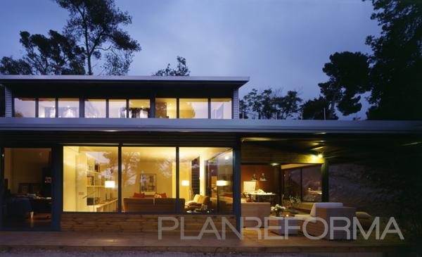 Exterior style moderno color marron, gris, gris  diseñado por pz | Arquitecto | Copyright FOTO: BITO CELS