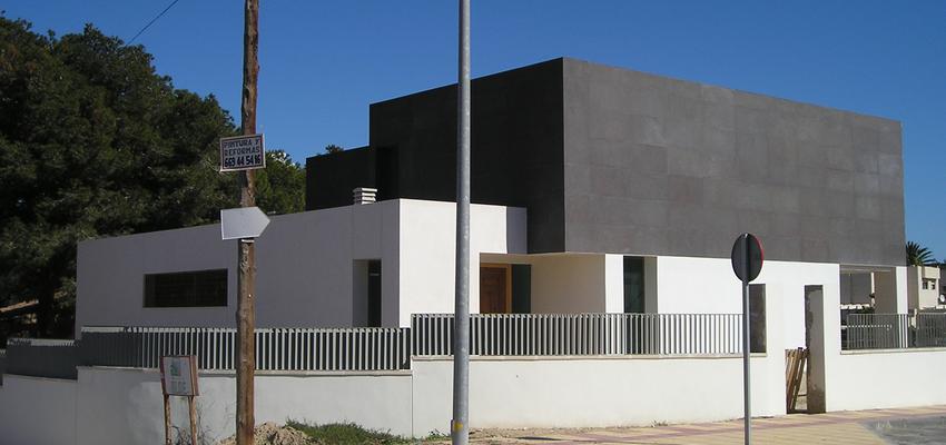 Exterior style moderno color blanco, gris  diseñado por Pedro Muela Díez | Arquitecto Técnico 