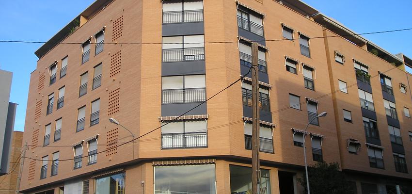 Exterior style contemporaneo color marron, blanco, gris  diseñado por Pedro Muela Díez | Arquitecto Técnico 