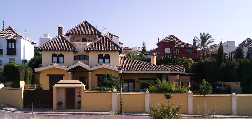 Exterior style rustico color beige, marron, marron, blanco  diseñado por Alejandro Ramos-Alvelo | Arquitecto 