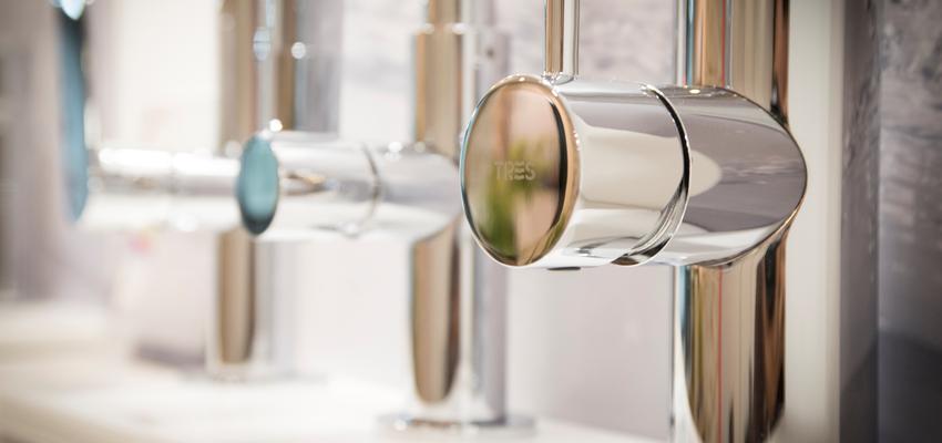 Baño Estilo moderno Color gris  diseñado por Innova Reformes Integrals | Gremio | Copyright Innova Reformes Integrals