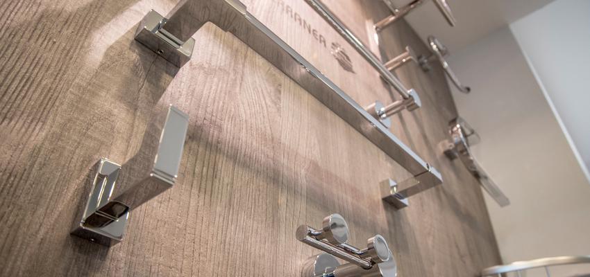 Baño Estilo moderno Color gris, bronce  diseñado por Innova Reformes Integrals | Gremio | Copyright Innova Reformes Integrals