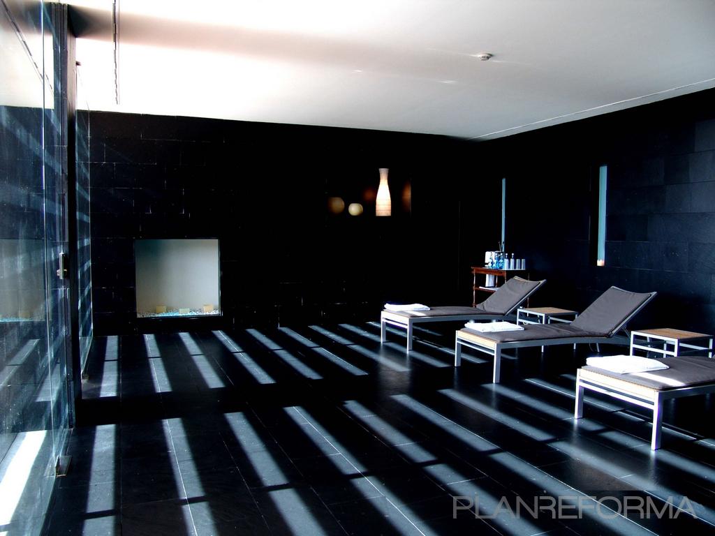 SPA style contemporaneo color blanco, negro  diseñado por Delsur Arquitectos | Arquitecto | Copyright Juan I. Herrero