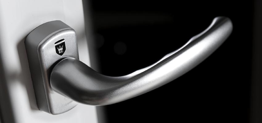 Balcon Estilo contemporaneo Color dorado  diseñado por GruppoRe - Ventanas Térmicas | Gremio | Copyright GruppoRe Leader SL